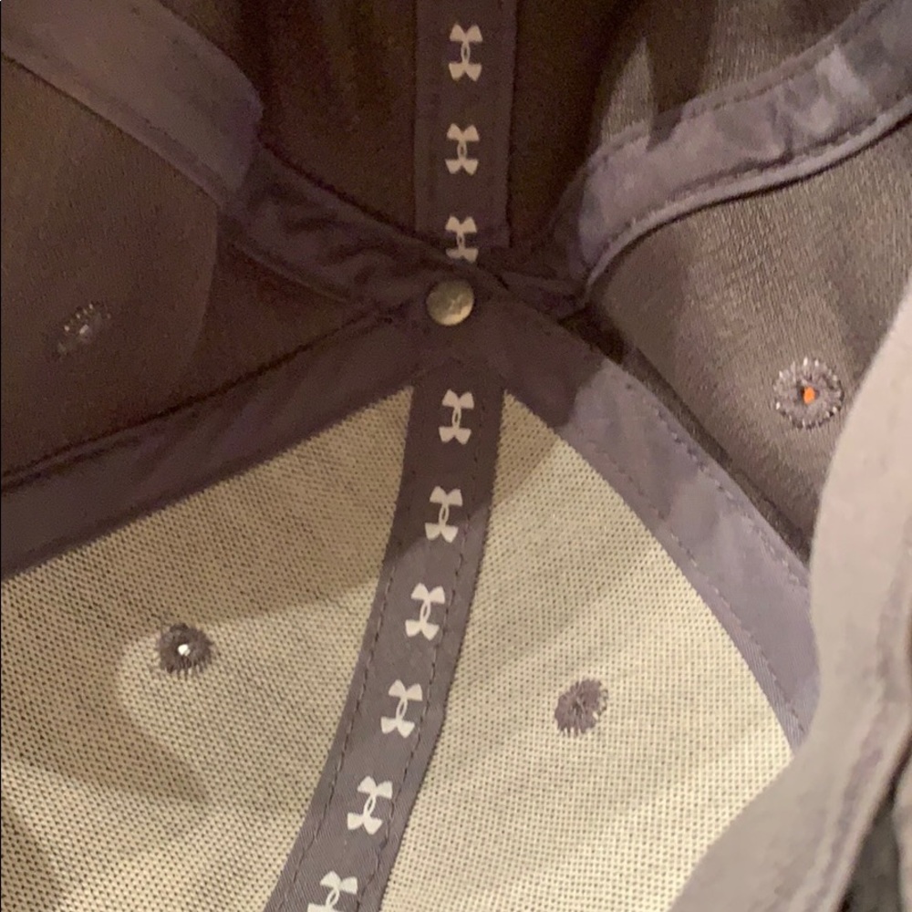 Under Armour Cap - Picture 4 of 5